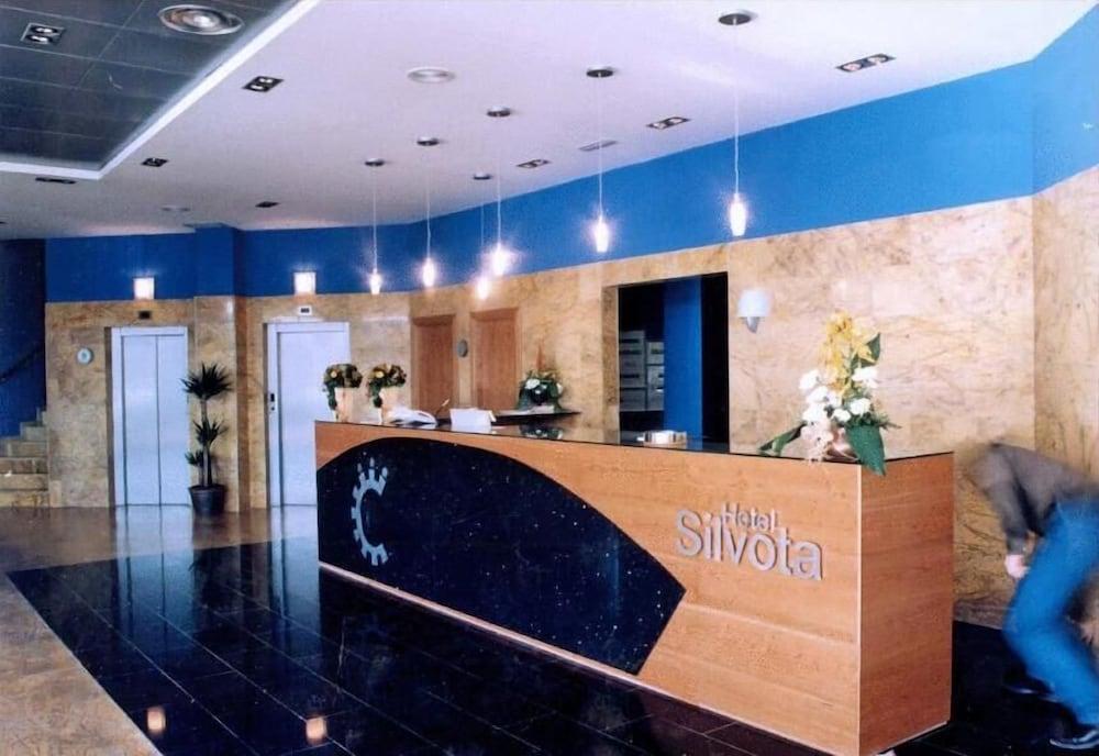 Hotel Silvota Lugo de Llanera Екстер'єр фото