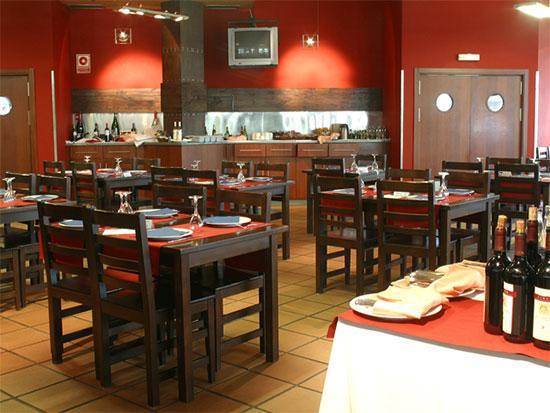Hotel Silvota Lugo de Llanera Ресторан фото